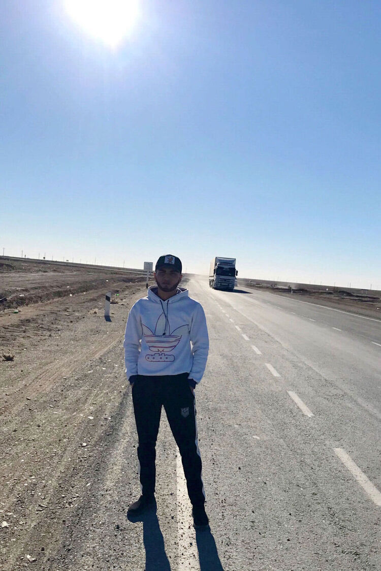  27554695  Shavkat, 33 ,    