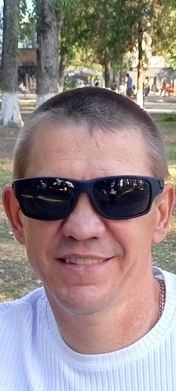 53089325  Denis, 48 ,    