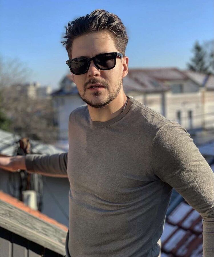  33206815  Danik, 31 ,     