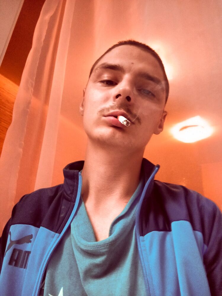  39229545  Petr, 22 ,    