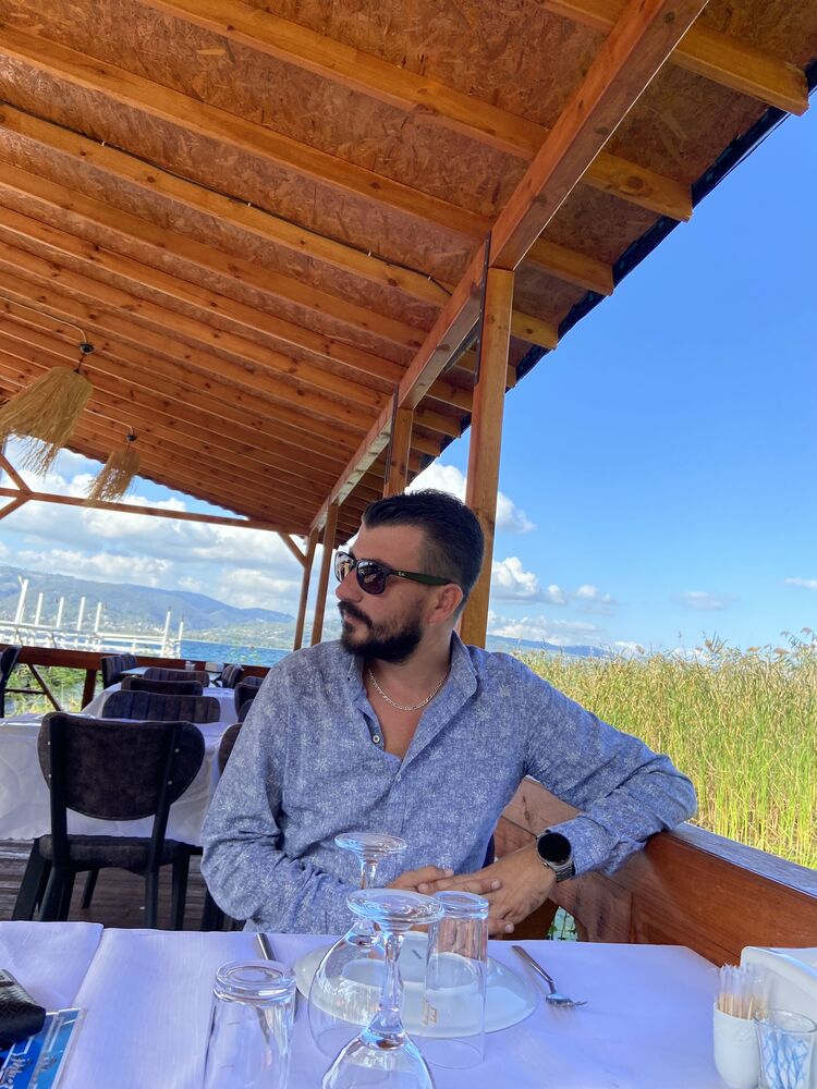  38256925  Caglar, 40 ,    