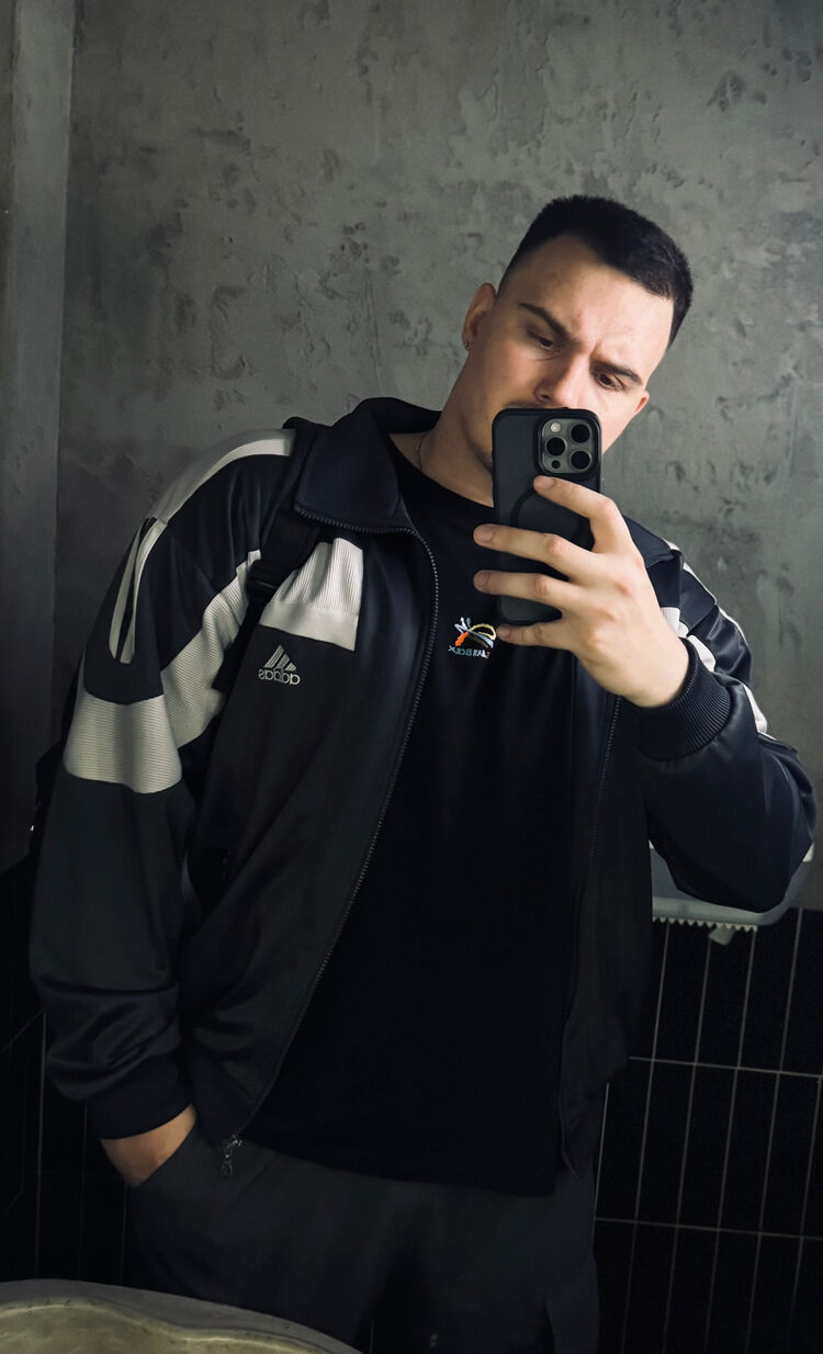  46558585  , 25 ,    