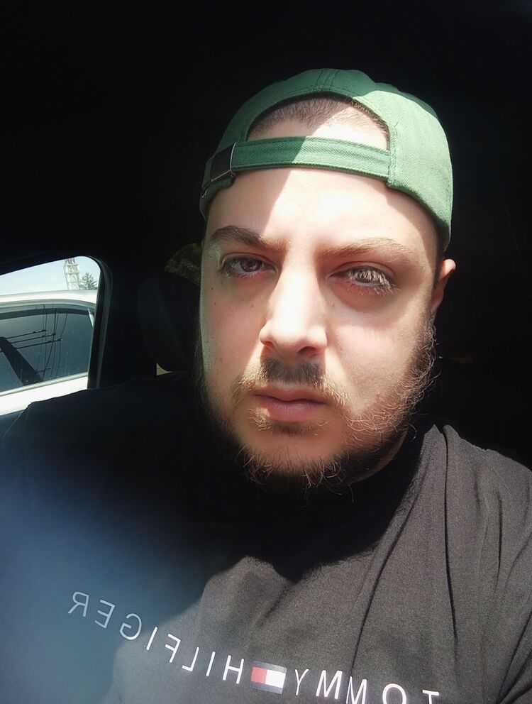  44180995  Adam, 27 ,    