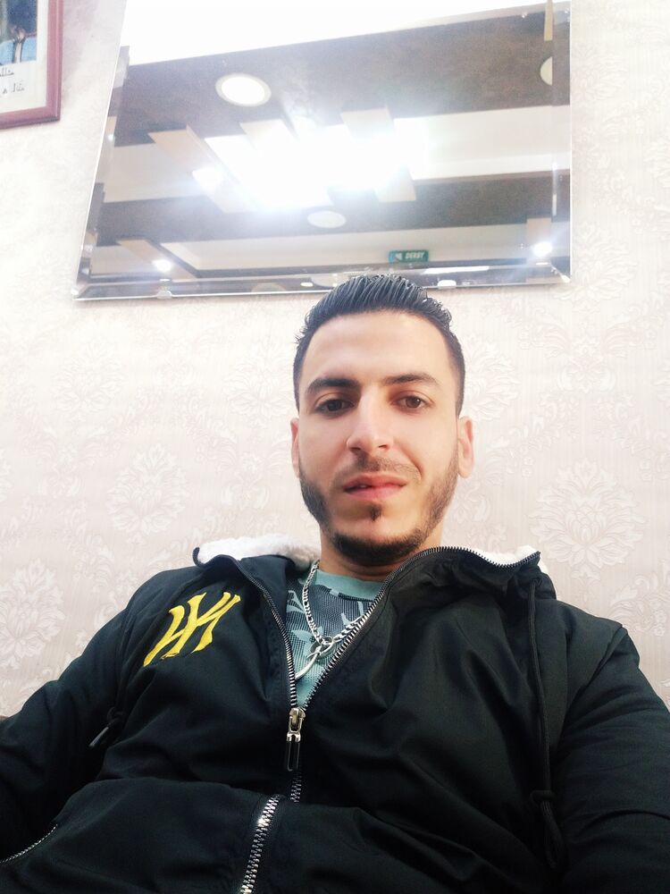  24670215  Ayoub, 30 ,    