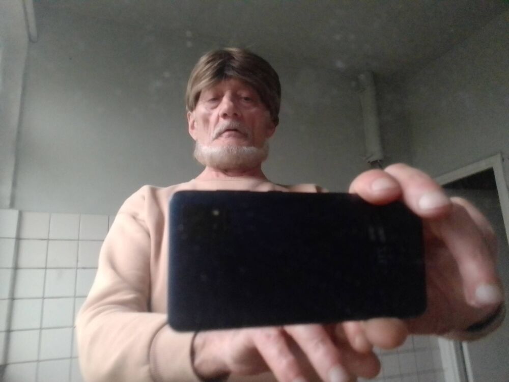  29032445  Angi, 60 ,    