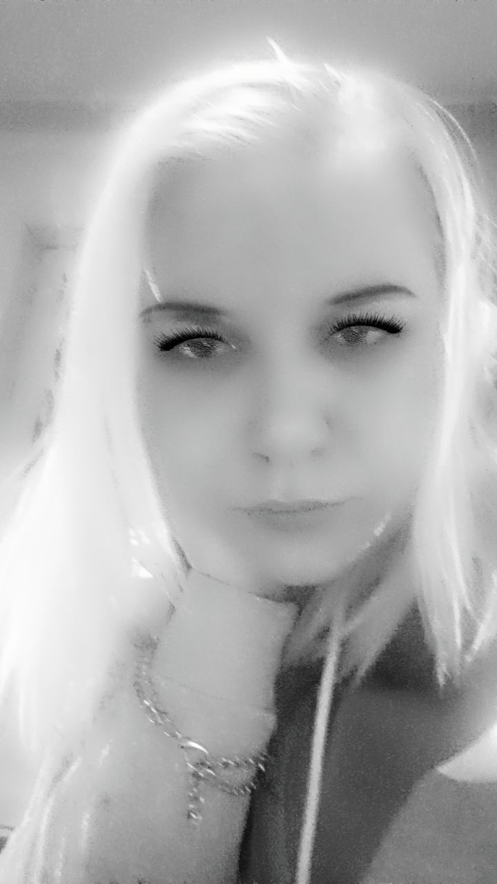  53527695  Arina, 25 ,    