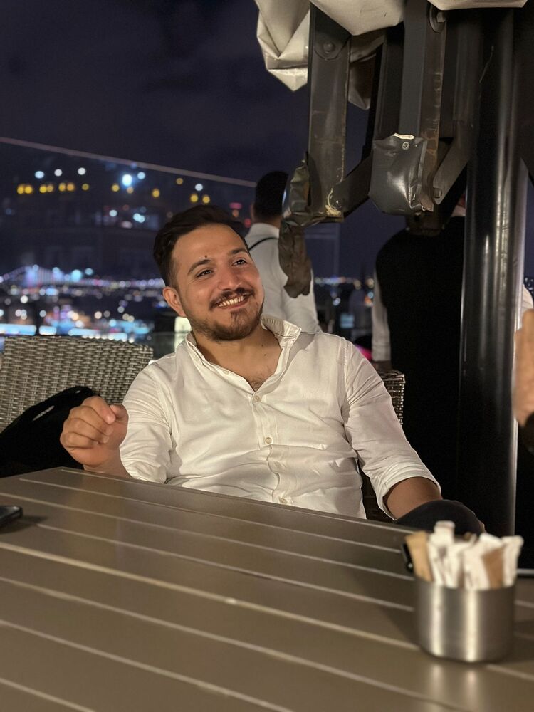  ,   Ali, 32 ,   ,   
