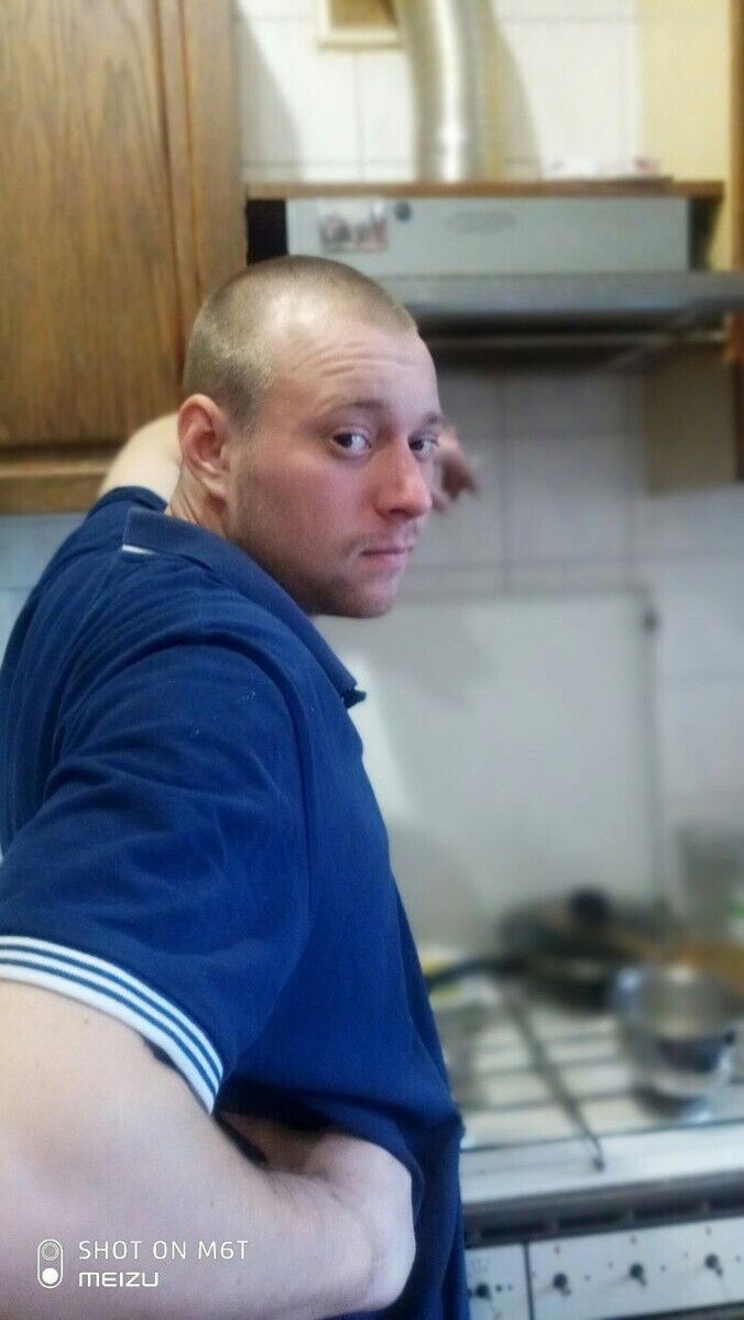  44266695  Alex, 42 ,    
