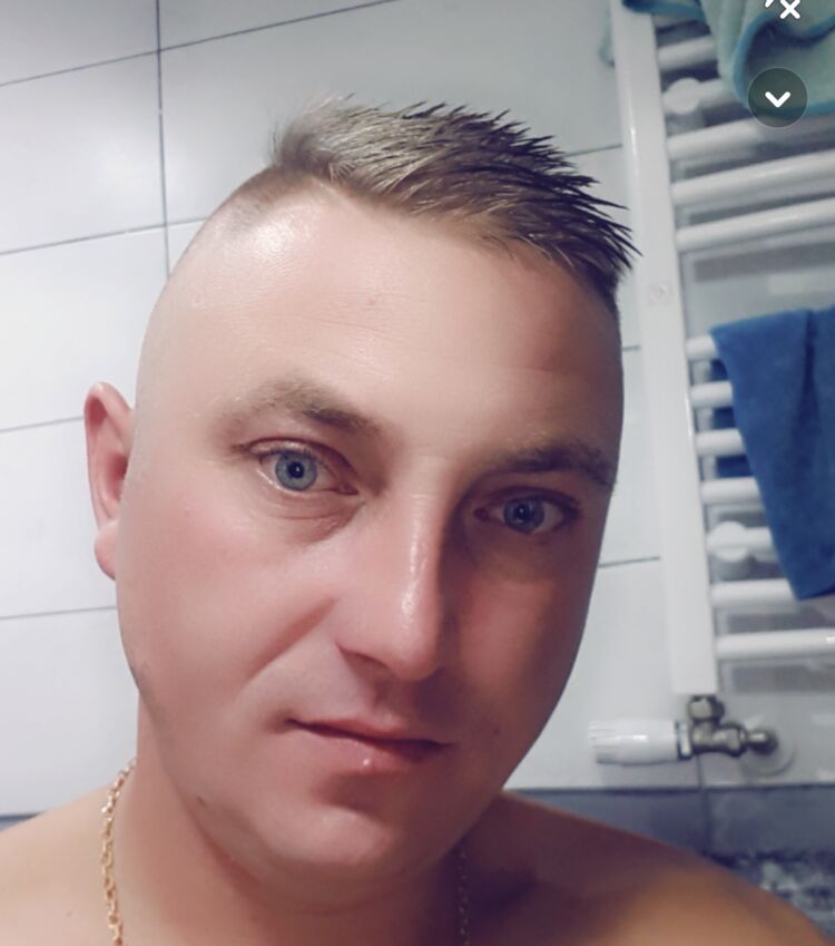  25328495  Daniel, 39 ,    