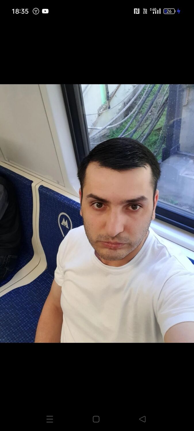  38278915  Erik, 42 ,    