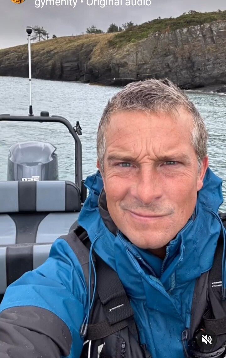  47091375  Bear Grylls, 49 ,    