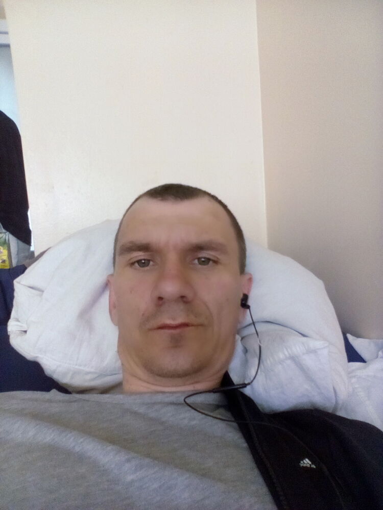  22858415  Anatolii, 42 ,    