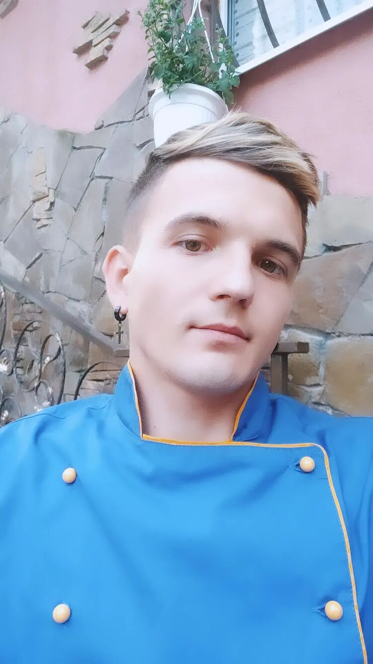  49637905  , 24 ,    