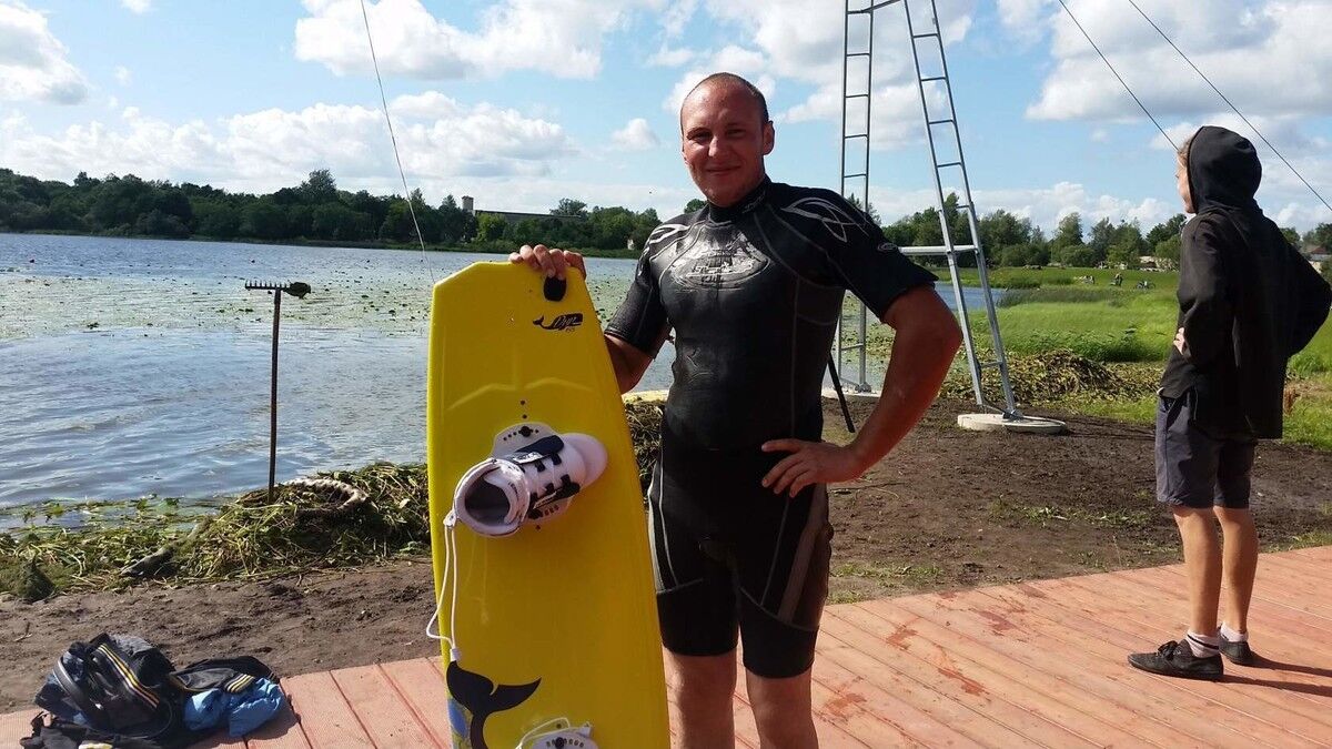  17141295  Andrej, 33 ,    