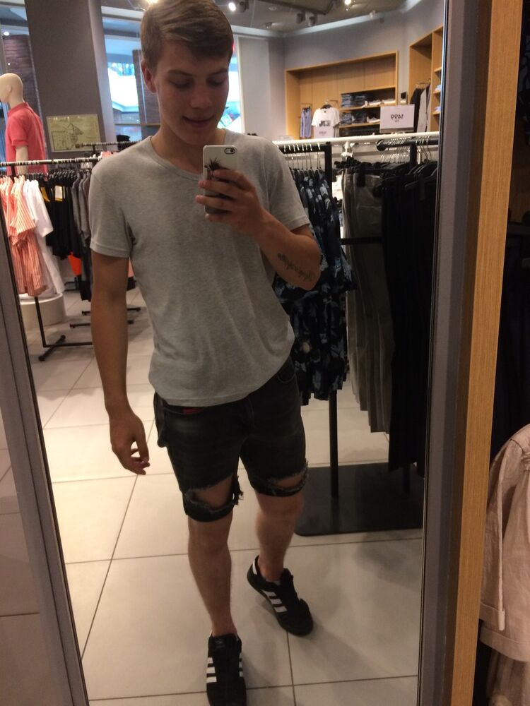  ,   Denis, 25 ,   ,   , c 