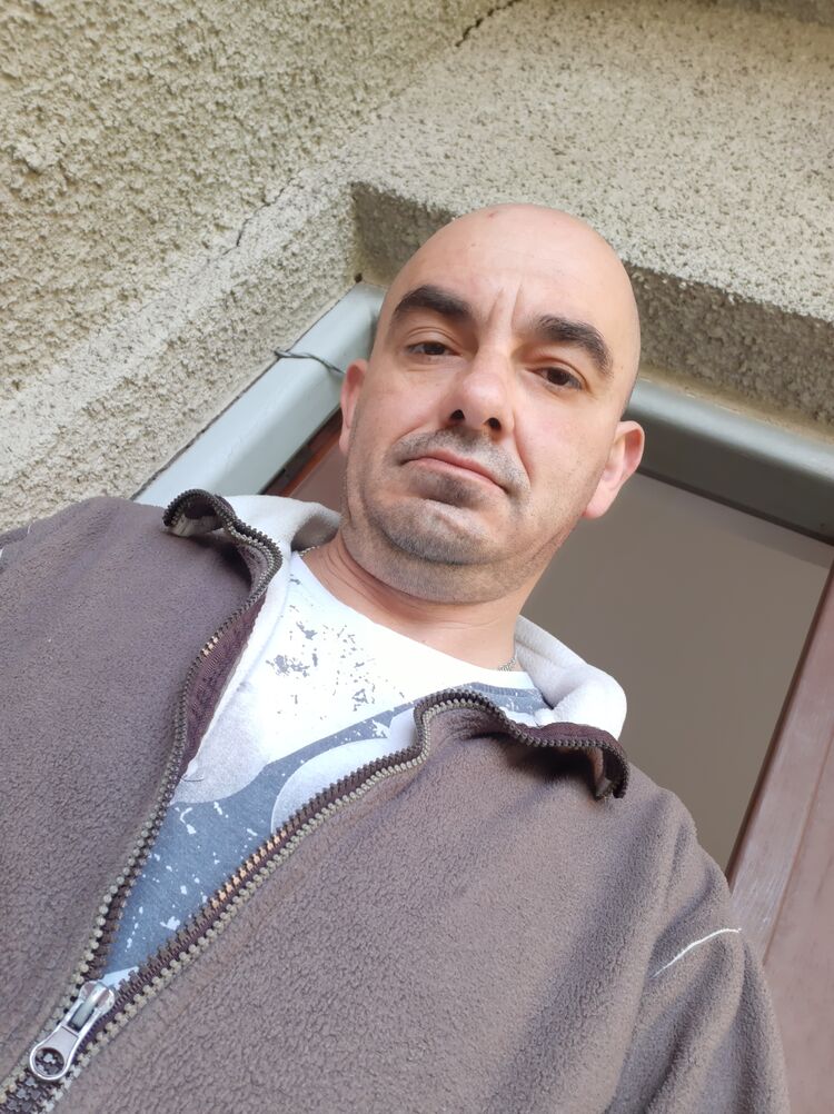  22827275  Daniel, 49 ,    Caslav