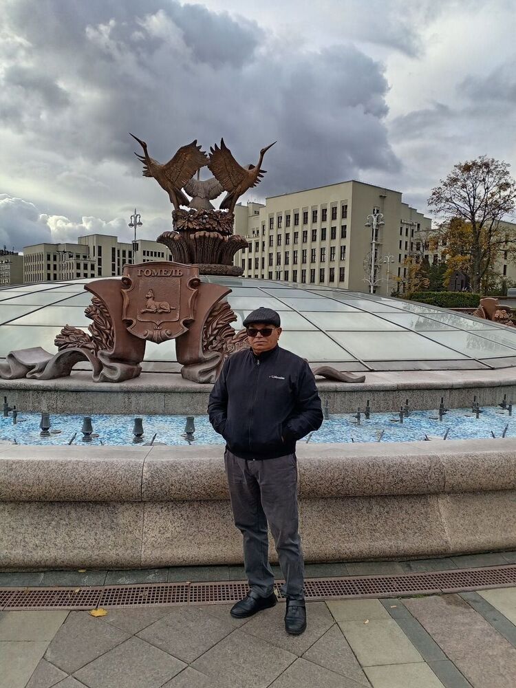  53988635  Hakeem, 57 ,    