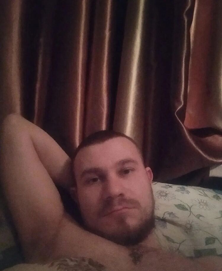  40956745  Artem, 38 ,    