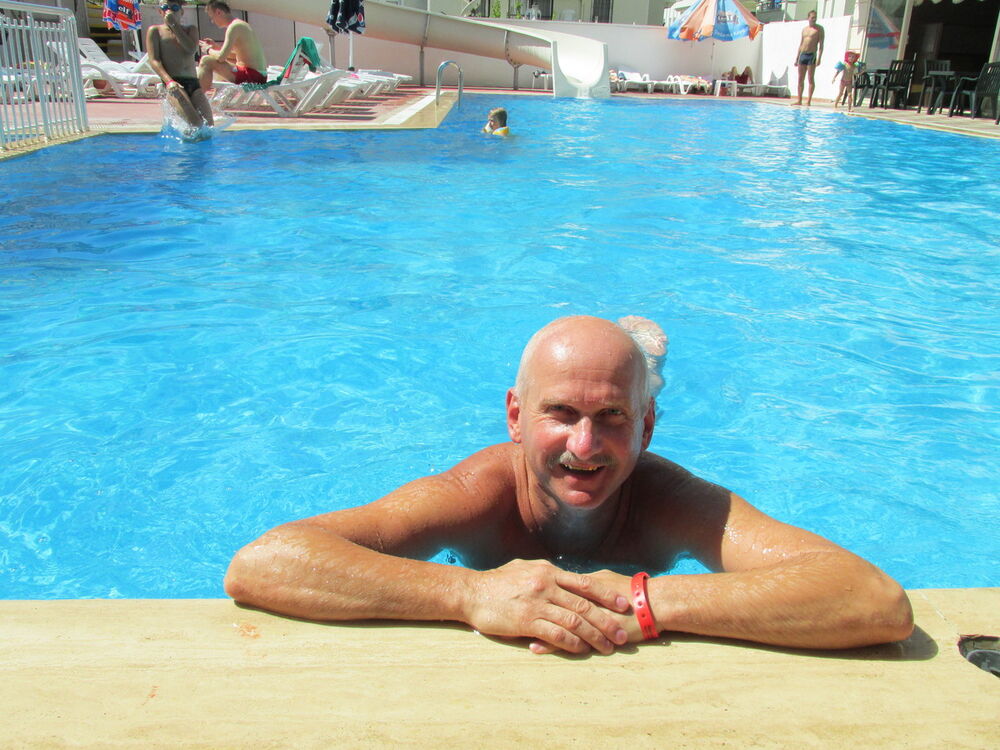 9486615  Andrej, 62 ,    