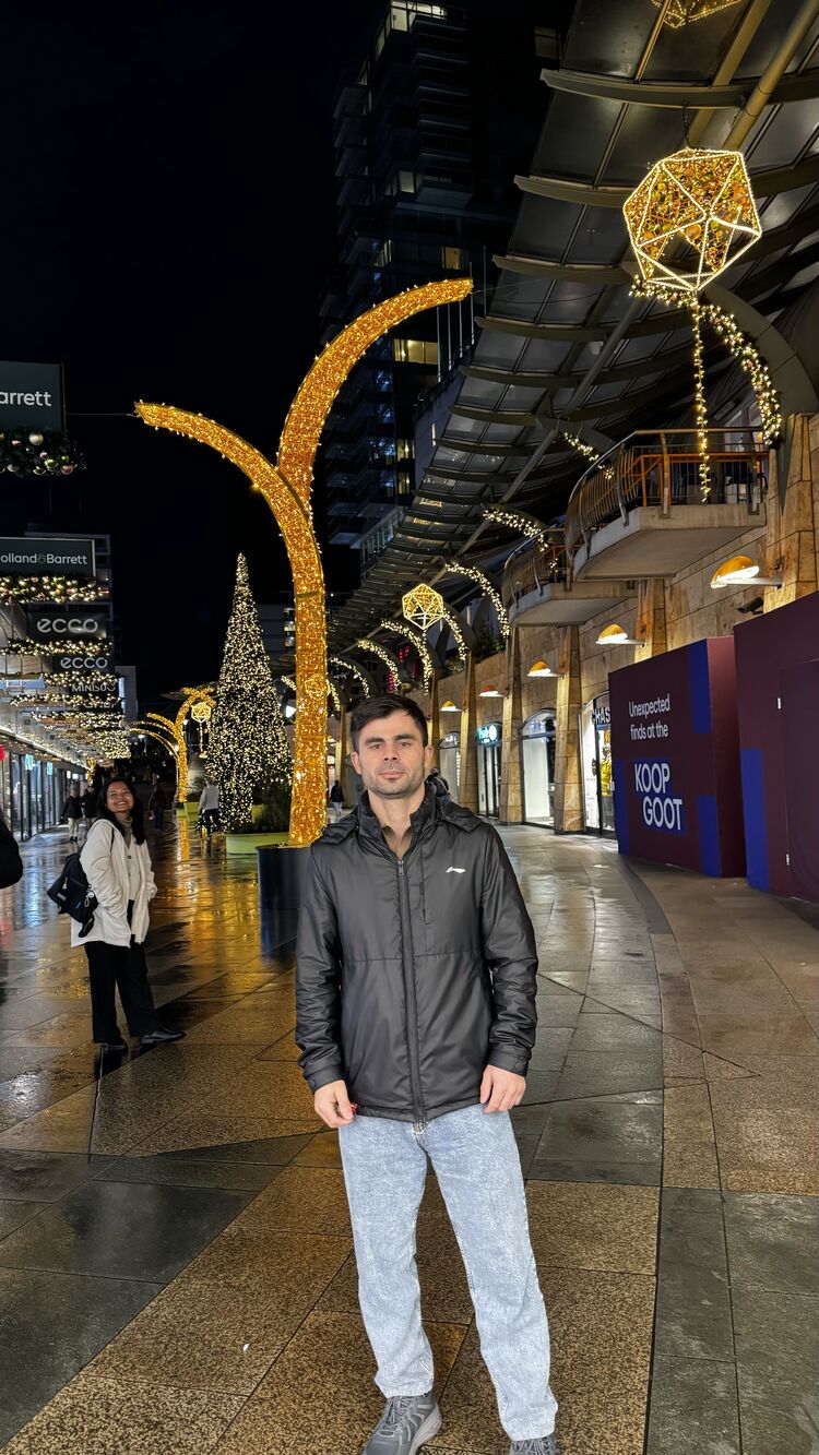  ,   Aziz, 33 ,   ,   , c , 