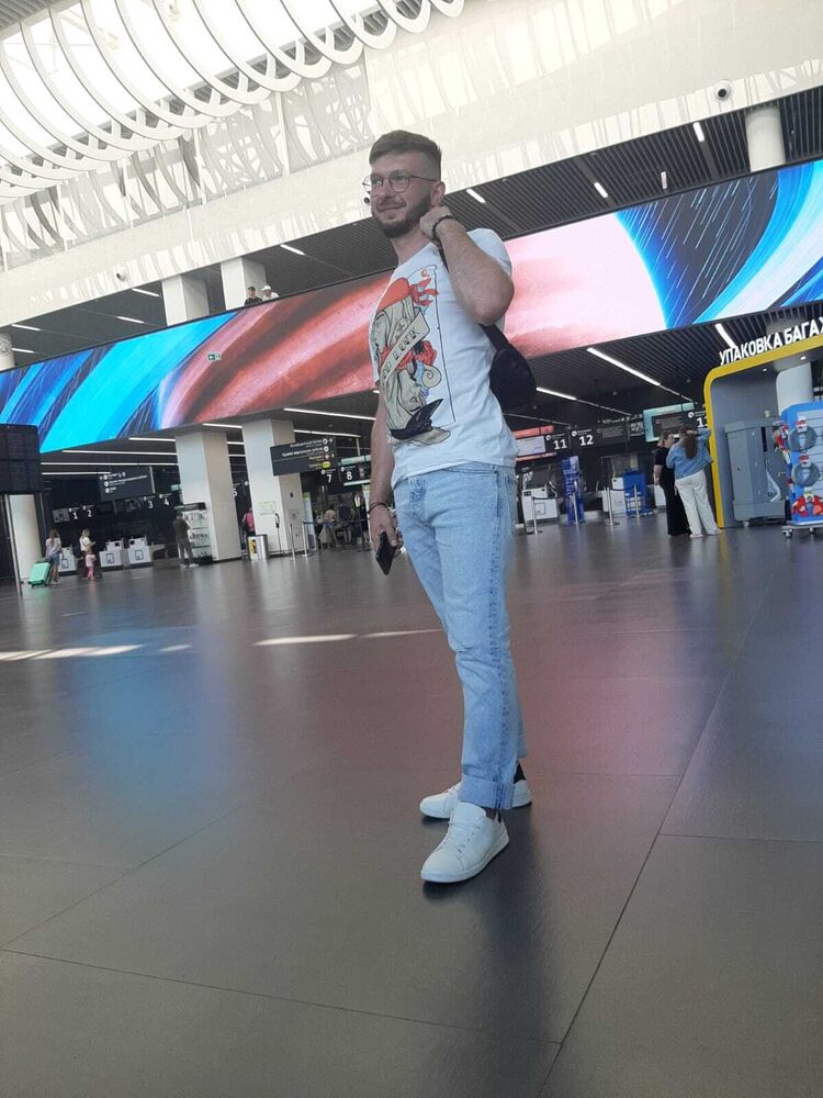  29427025  Stanislav, 33 ,    