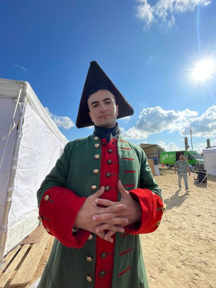  38439875  , 25 ,    -