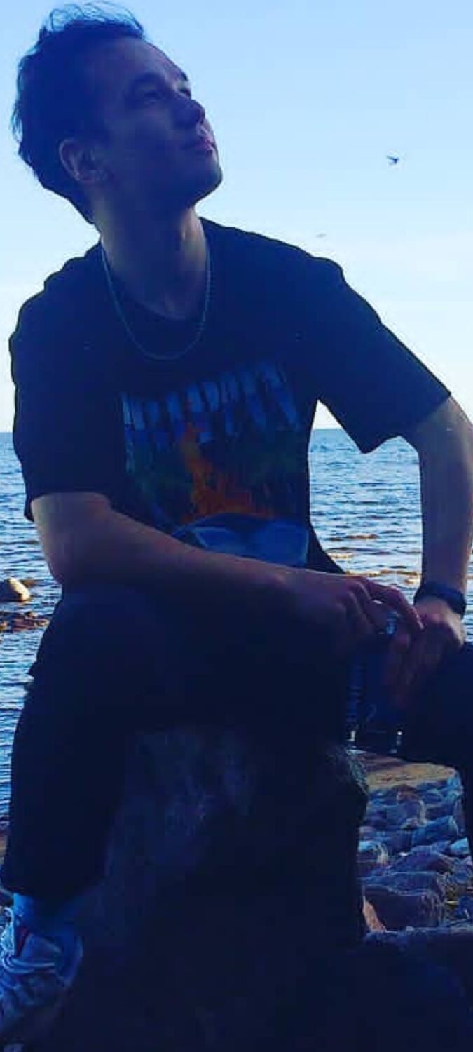  37920945  Jufik, 25 ,    