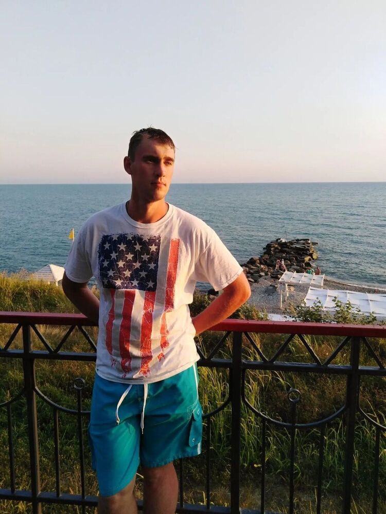  39165255  Konstantin, 32 ,    