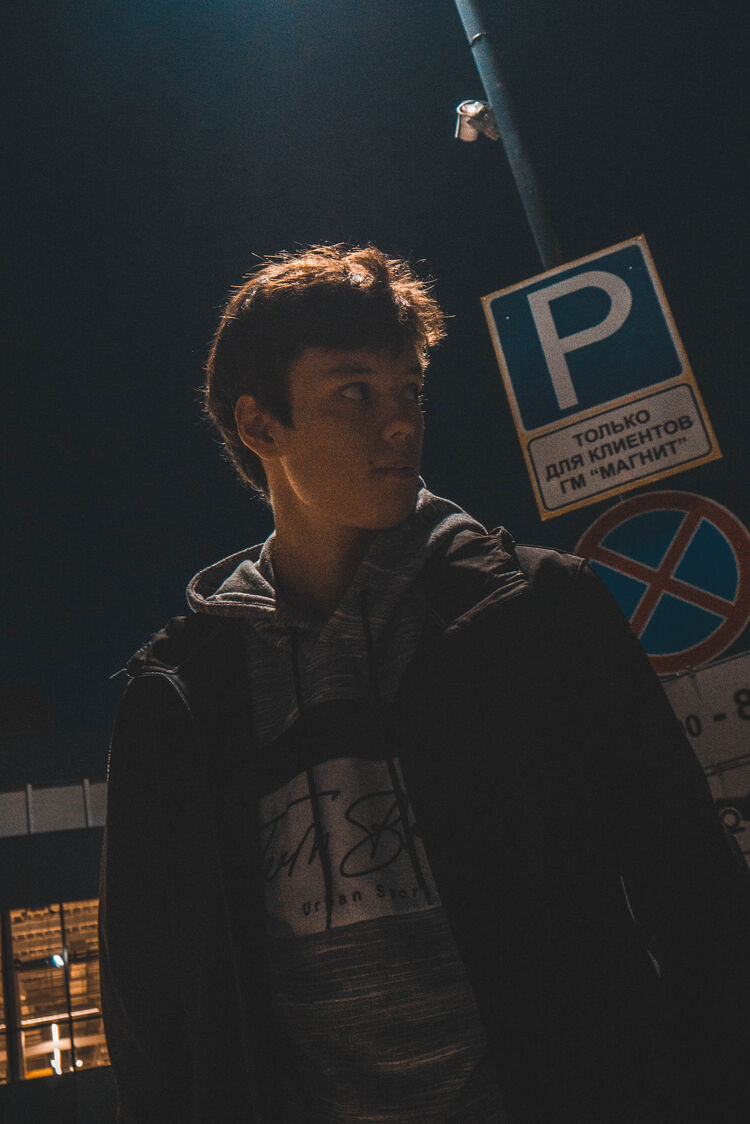  -,   Alexander, 24 ,   ,   , c 