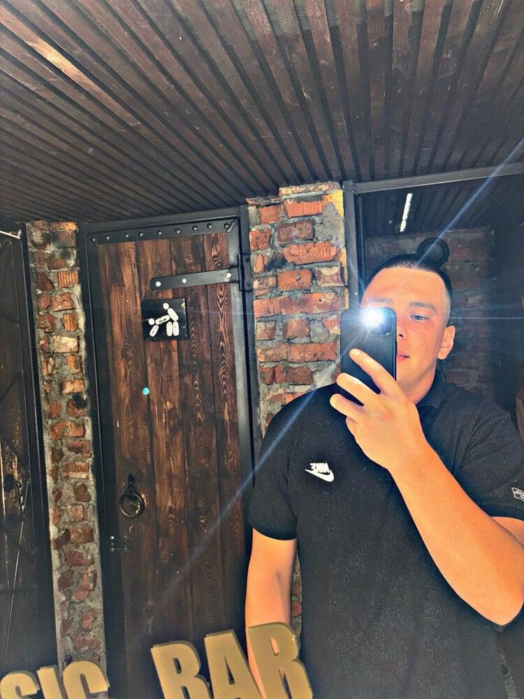  47642975  Zheka, 22 ,    
