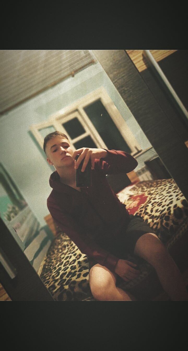  26605575  Lucian, 22 ,    