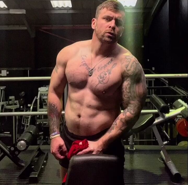  ,   Michael Stev, 47 ,   ,   , c 