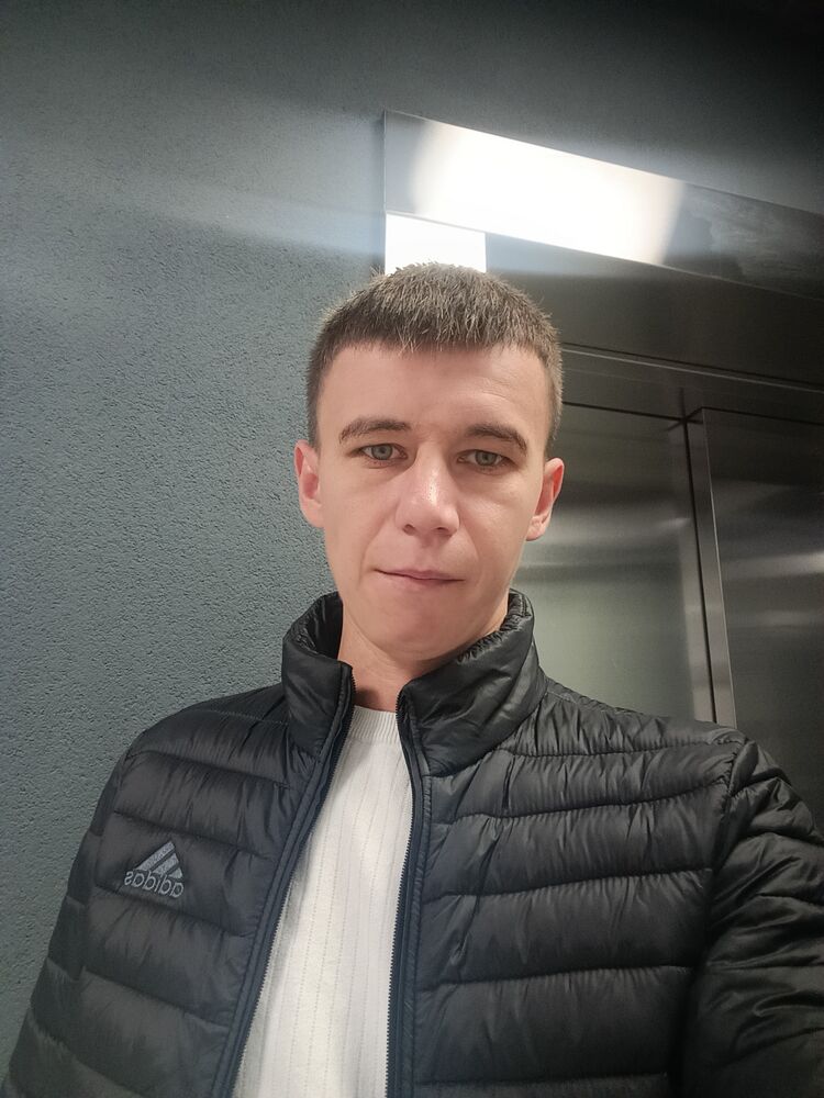  38984975  Yura, 36 ,    