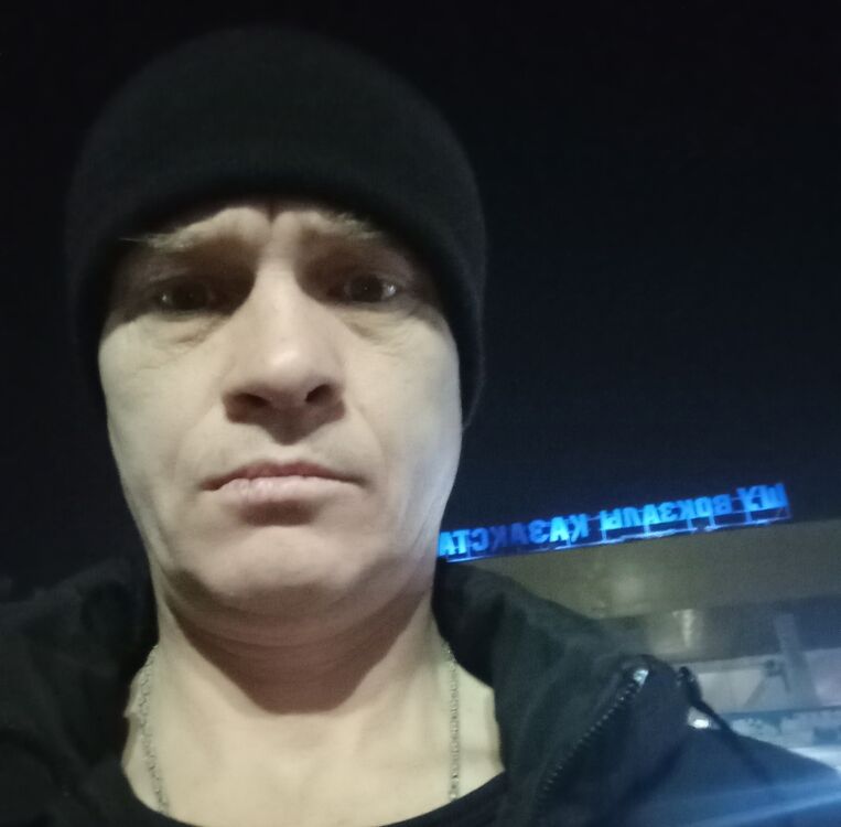  47942035  Anton, 42 ,    