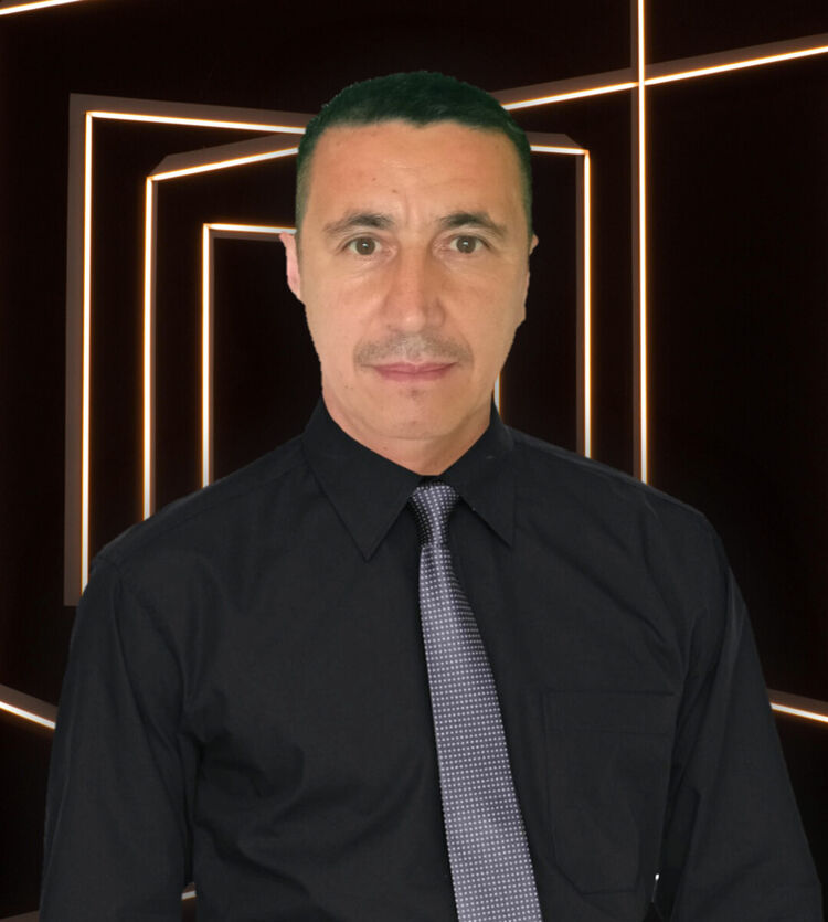  20909725  Alisher, 52 ,    