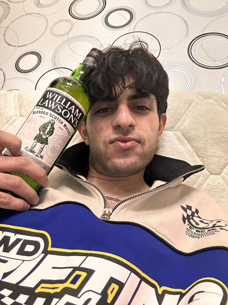  39865885  Amir, 22 ,    