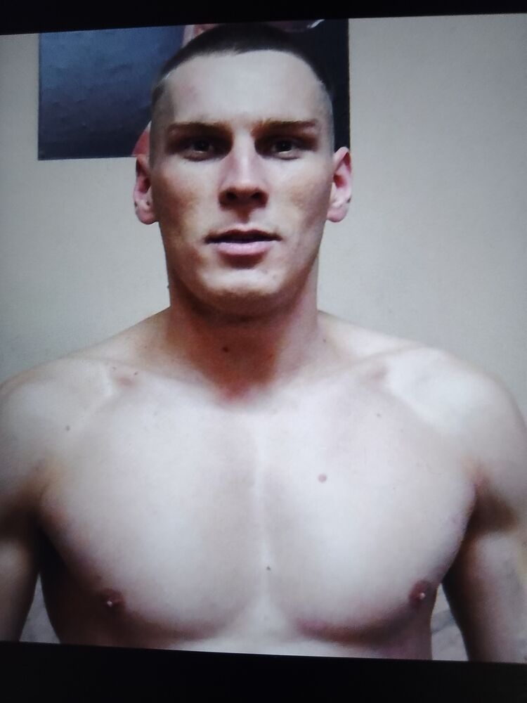  29886735  Roman, 33 ,    