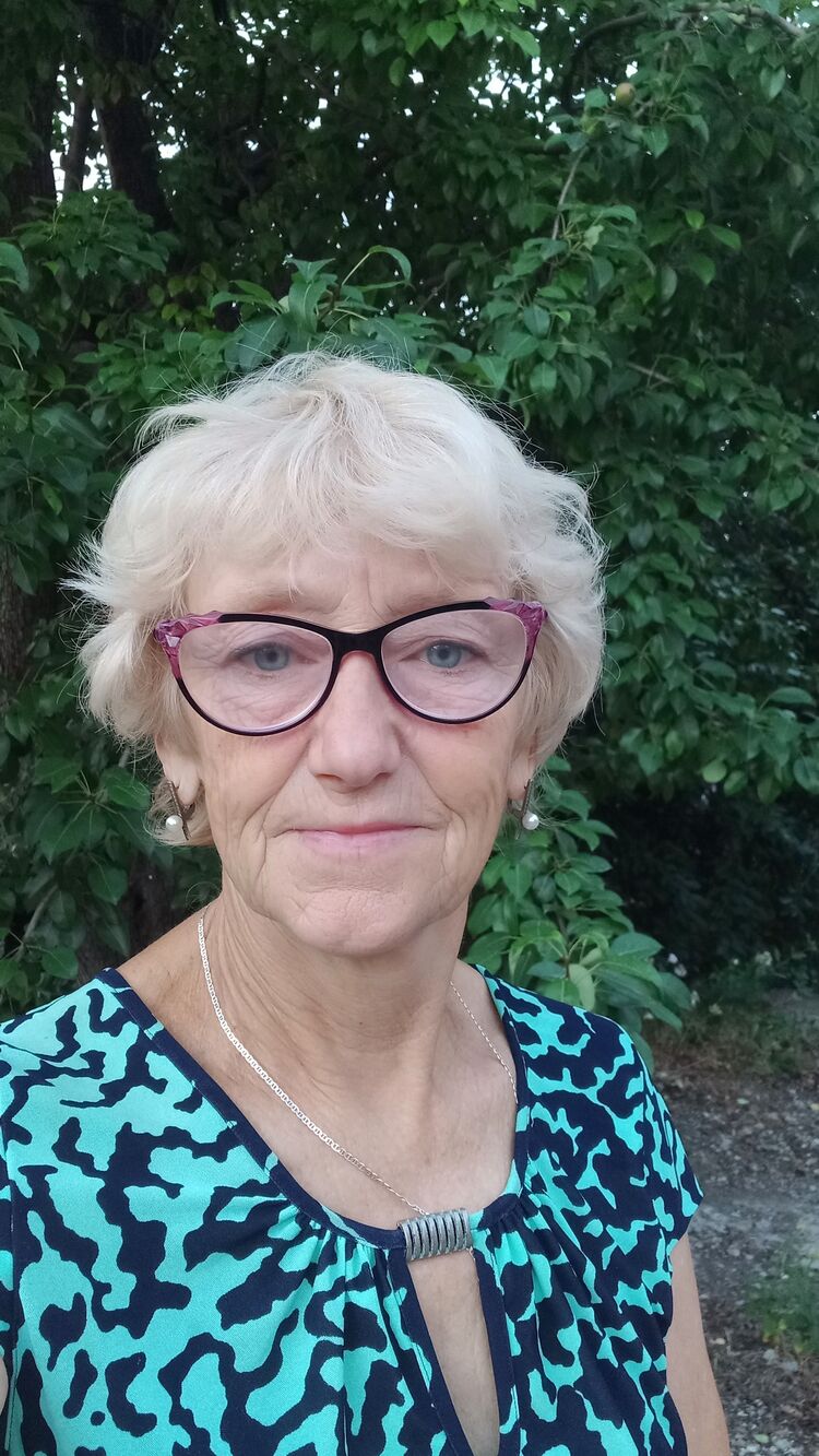  45207115  jana, 66 ,    