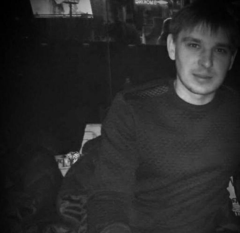  54423025  Alexander, 32 ,    