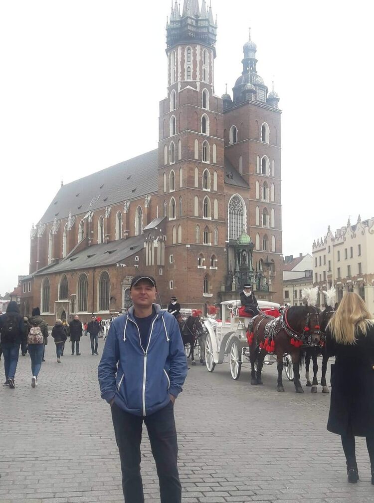  16182275  Volodymyr, 47 ,    