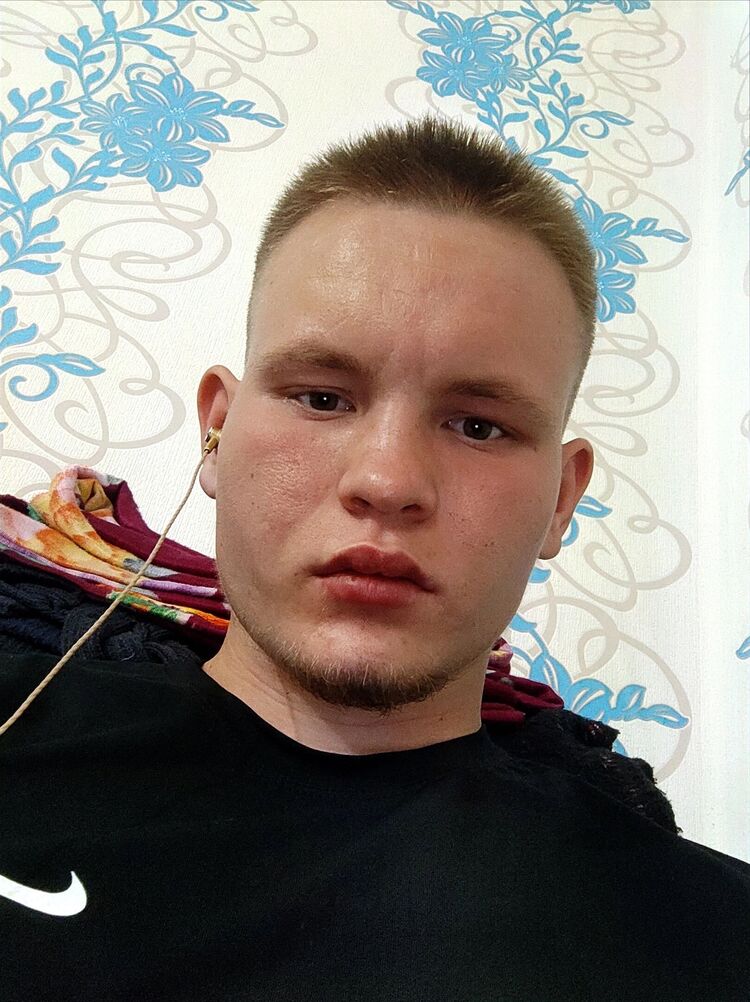  45513965  Stanislav, 20 ,    