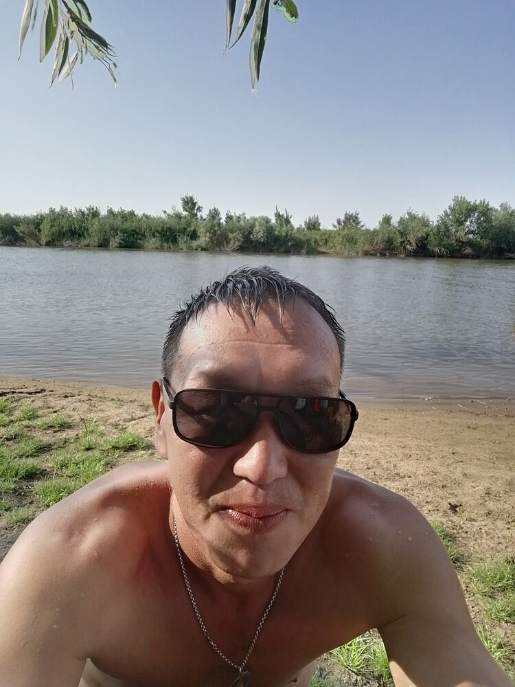  52579205  Artur, 41 ,    --