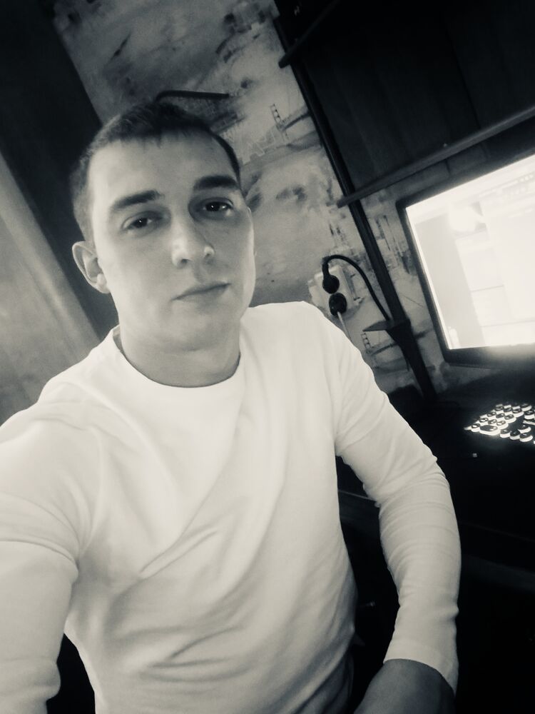  48132805  Alexey, 31 ,    