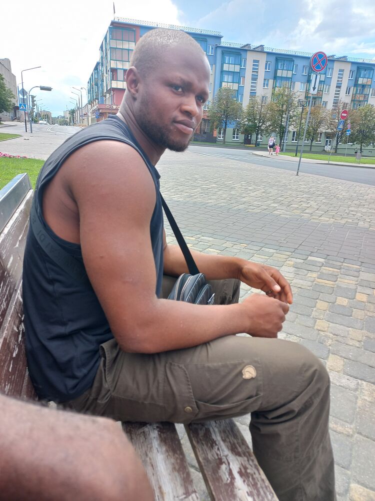  54020575  Steve, 28 ,    