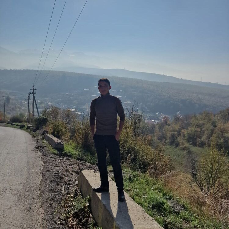  38920445  Muha, 24 ,    