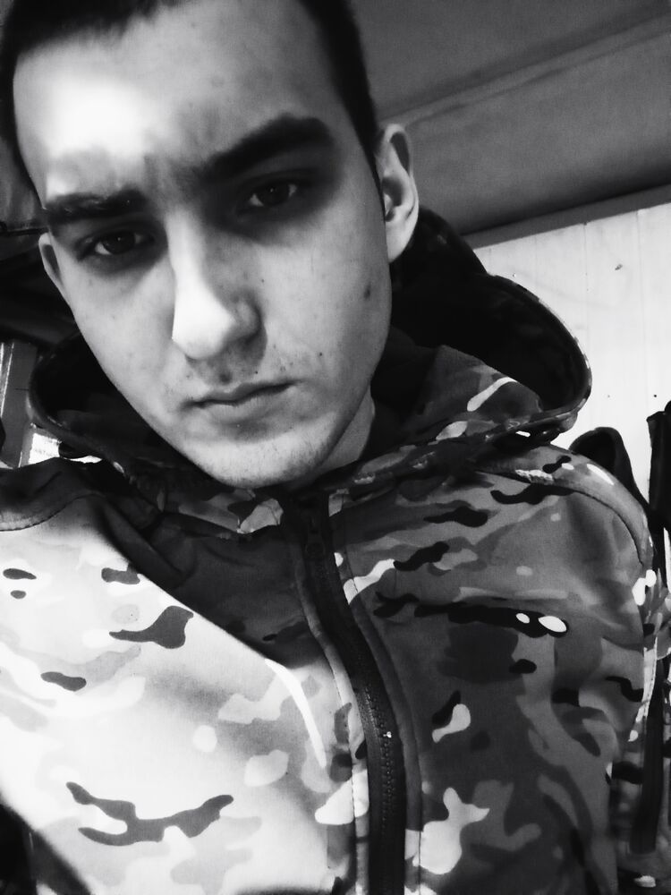  45871425  Denis, 21 ,    
