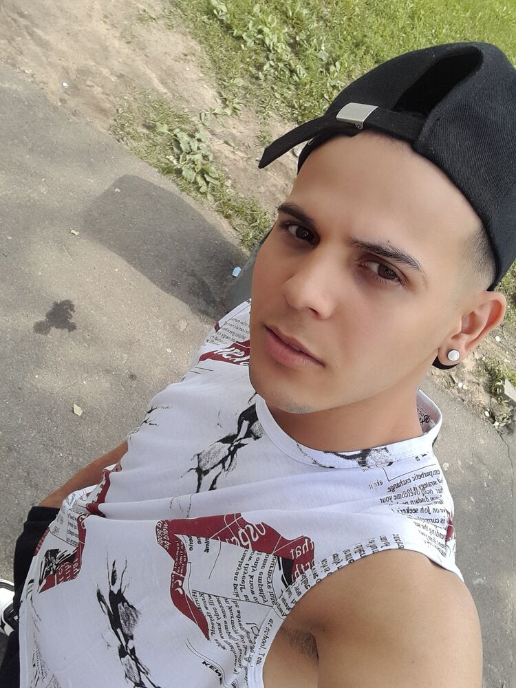  46174715  Marcos, 24 ,    