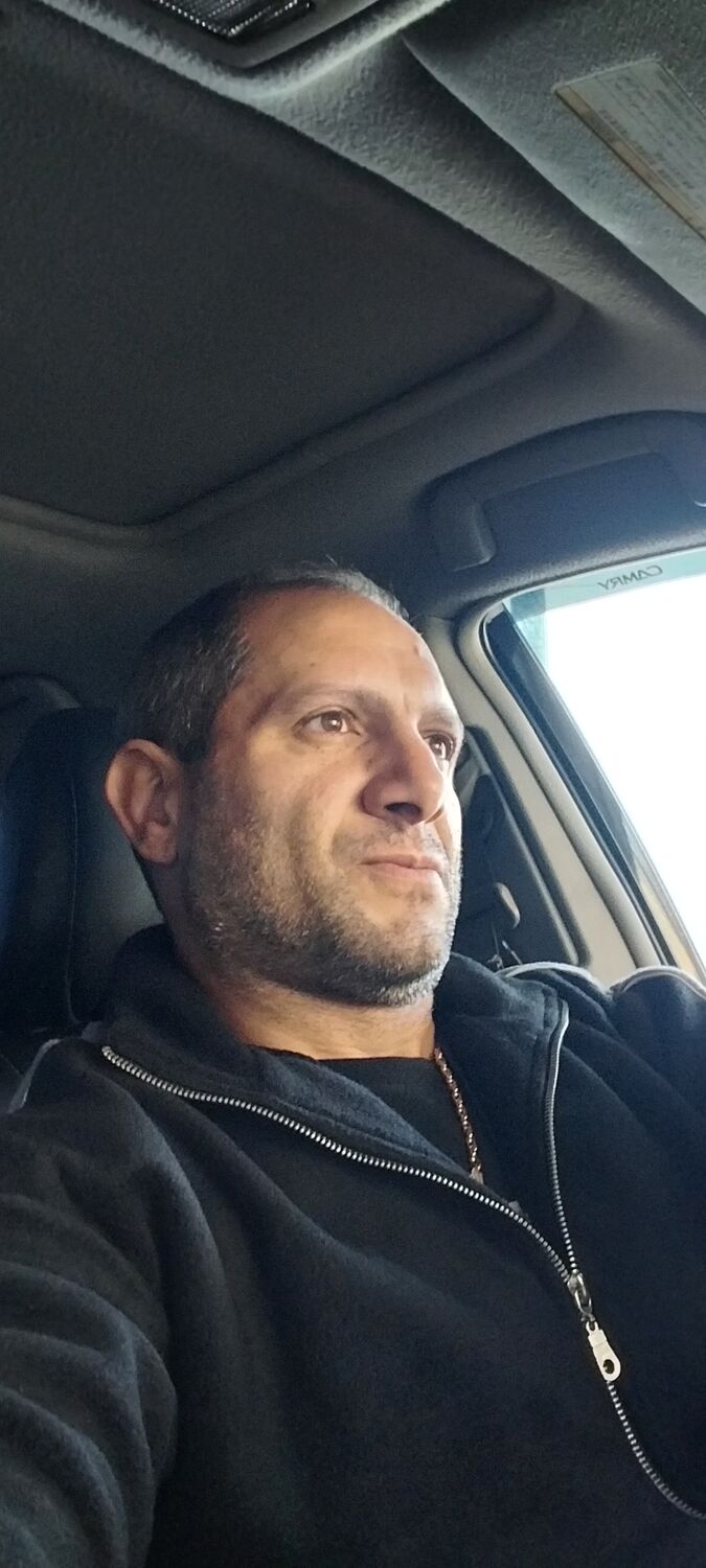  52966305  Artak, 46 ,    