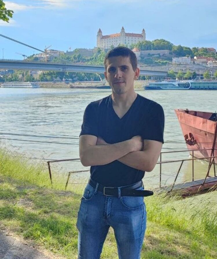  ,   Igor, 32 ,   ,   