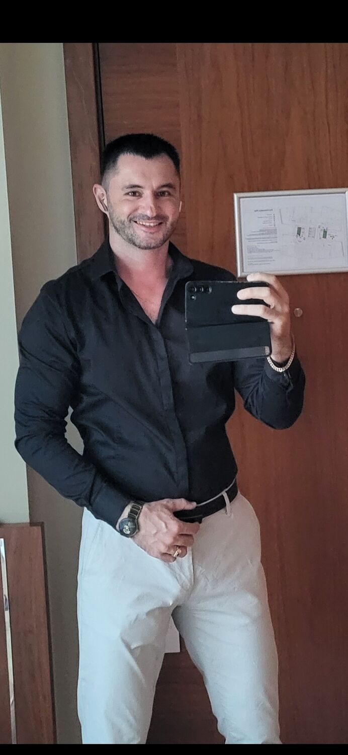  53748515  Viktor, 37 ,    